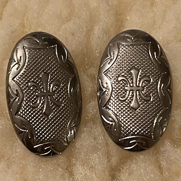 Silver Design Metal Pierce Earrings - Picture 5 of 16